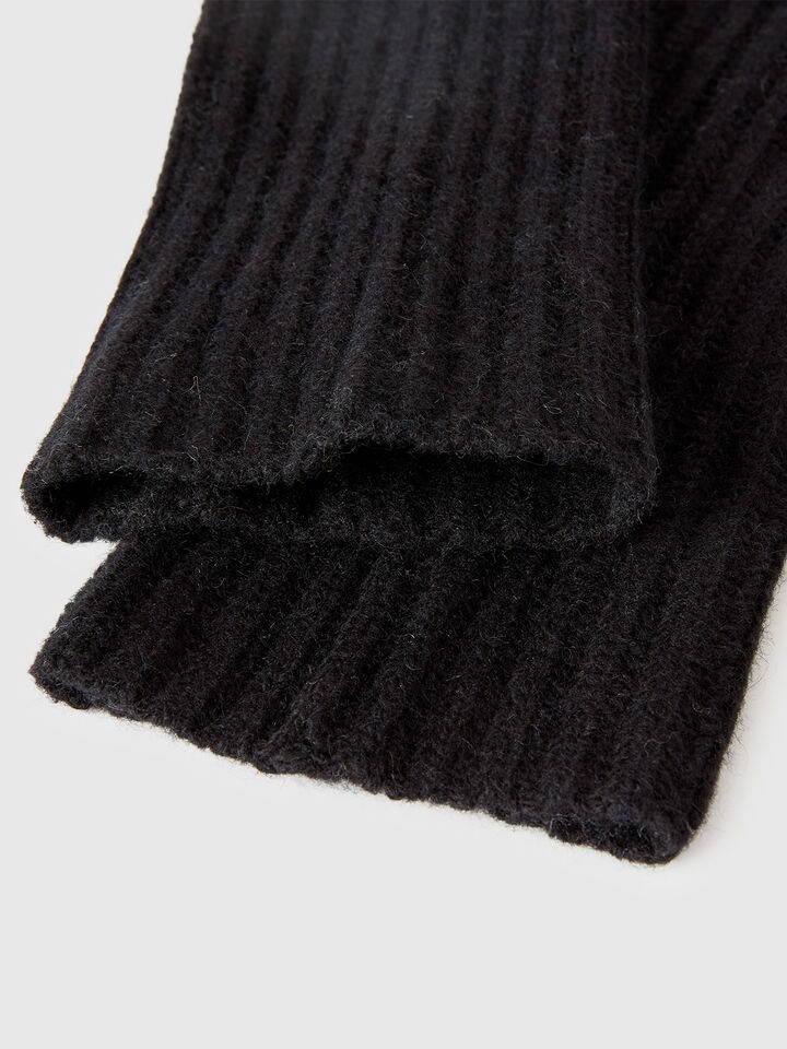 MUFF Women image number 3